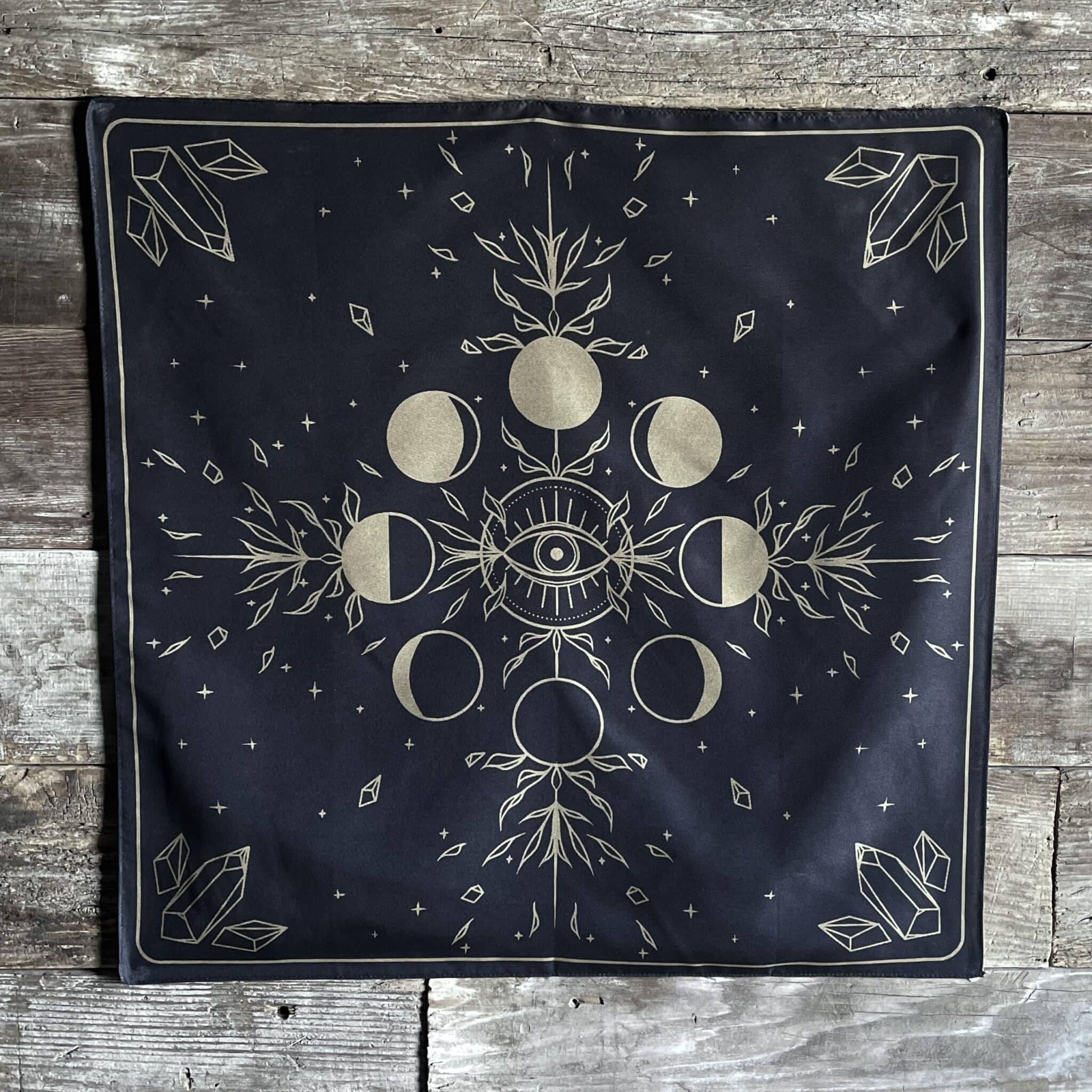 The Mystic Moon and Crystals Altar Tarot Cloth. - RitualCravt